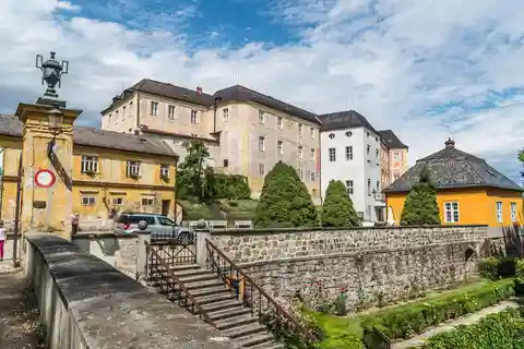 Kassel: Express Walk with a Local in 60 minutes
