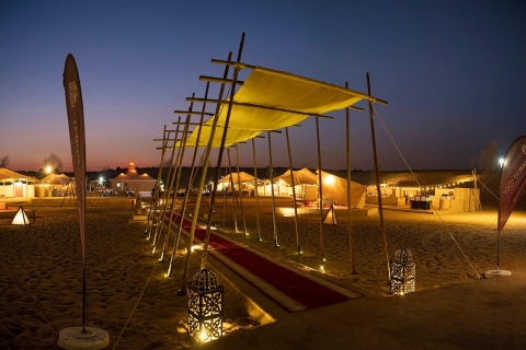 Dubaï : Excursion en caravane dans le désert avec buffet et spectacle vivantDîner du Caravanerai du désert de Dubaï avec spectacle en direct