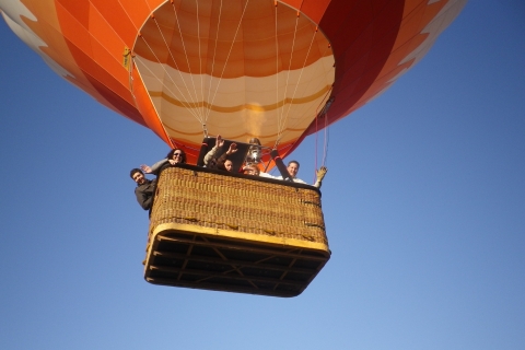 Ab Barcelona: Halbtagesticket für den HeißluftballonflugVon Barcelona: Halbtages-Heißluftballon-Flugschein