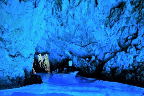 Da Spalato: tour di un'intera giornata alla Grotta Azzurra e a Hvar