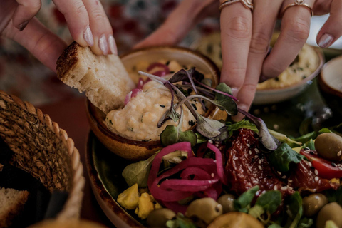 Budapest: Mezze Platter with Unlimited Wine & Sparkling