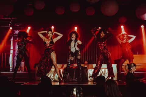 Amsterdam: Dinner Show with 5-Course Meal & Welcome Drink