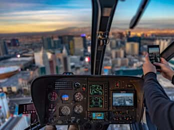 Las Vegas: Dinner-Paket bei ARIA & Helicopter Night Flight Las Vegas: Dinner-Paket bei ARIA & Helicopter Night Flight
