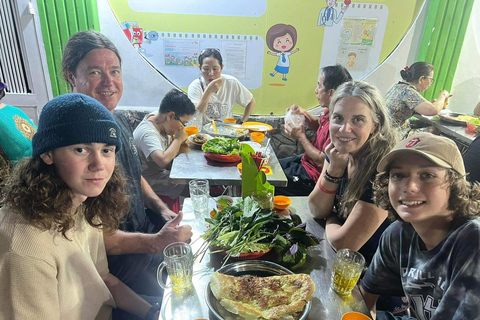 HCM: Melhor comida de rua e excursão turística com um guia amigávelHCM City: Visita à comida de rua de mota com um guia simpático