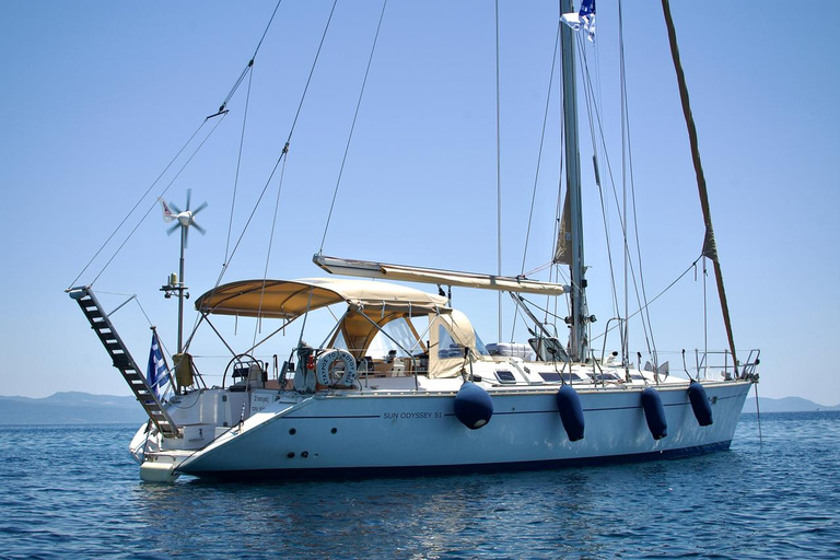 Private cruise with sailboat in Thessaloniki Sunset sailing tour in Thessaloniki