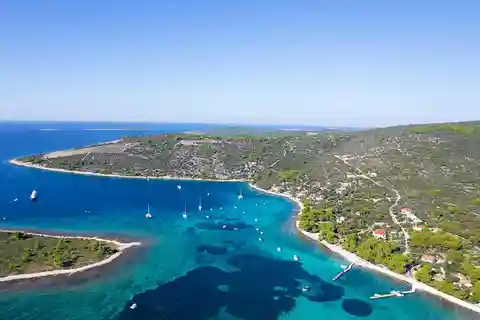 Trogir: Private speedboat tour to Blue Lagoon and 3 Islands