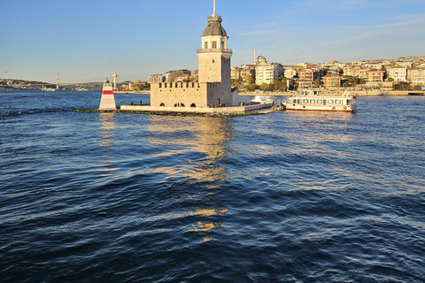 Bosphore d'Istanbul : croisière de 3 heures avec arrêt dans la partie asiatiqueBosphore : croisière guidée de 3 heures (sans repas)