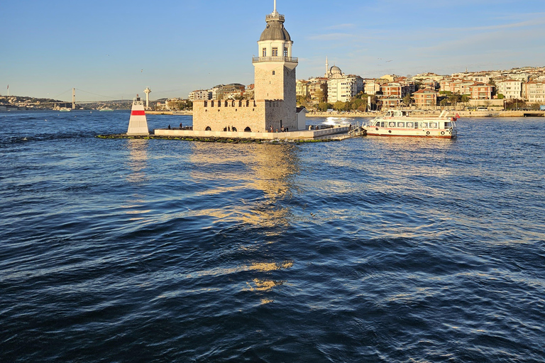 Bosphore d'Istanbul : croisière de 3 heures avec arrêt dans la partie asiatiqueBosphore : croisière guidée de 3 heures (sans repas)