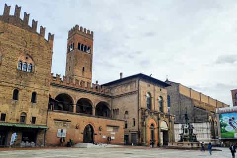 Bologna: Historical Center Exploration Game