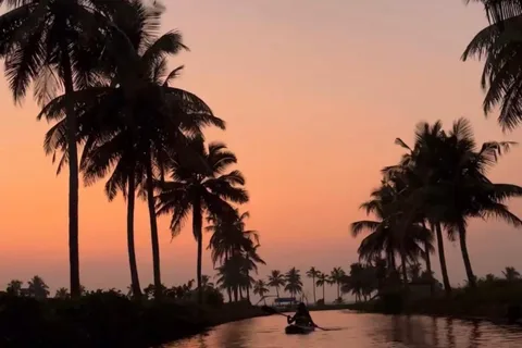 Serenità sull'acqua: Avventure in kayak a Kadamakkudy