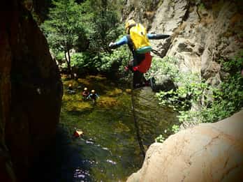 Propriano: Baracci Canyon Beginners Canyoning Tour