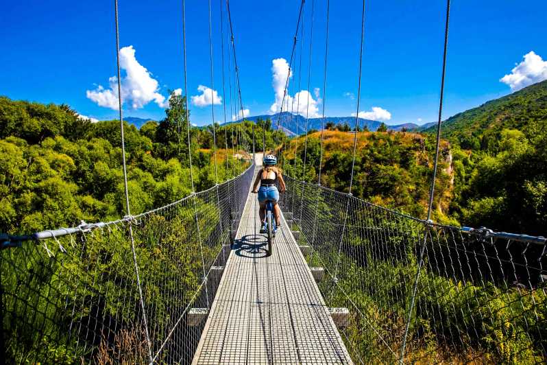 Scenic Bike Adventure: Arrowtown to Queenstown with Shuttle