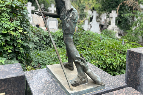 Bucharest: Bellu Cemetery Walking Tour with Guide
