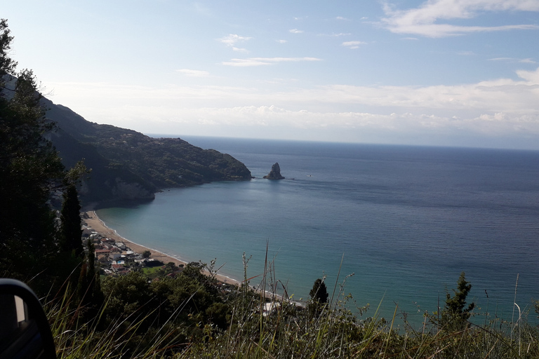 Corfu: Pelekas - Sinarades Villages privétourTour met Engels sprekende chauffeur