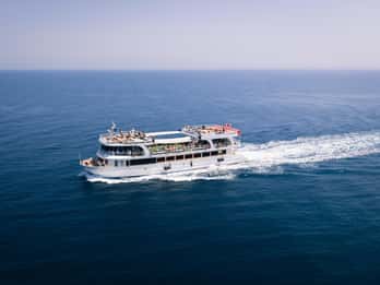 Fra Tirane/Durres: Tur og daglig cruise i Sazan og Karaburun