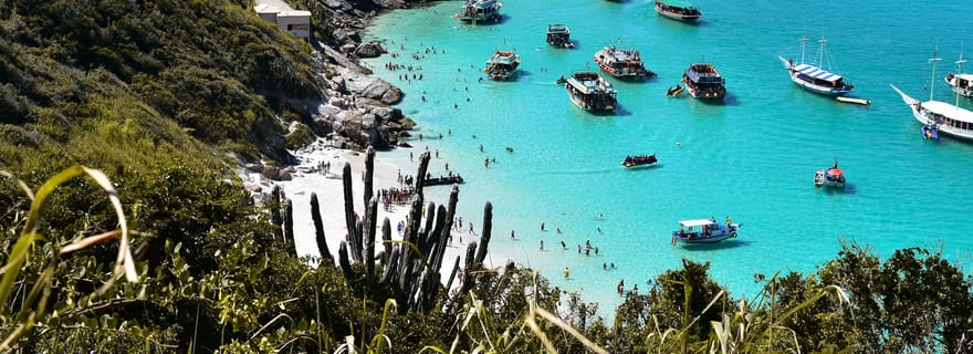 Depuis Rio : Excursion d'une journée à Arraial do Cabo avec tour en bateau