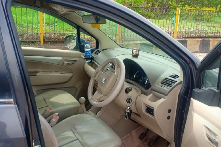 Mumbai: Private Car Hire with Professional Driver Private Car and Driver for 4 Hours