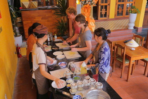 顺化市：顺化牛肉面工作坊 - 顺化传统美食之旅顺化牛肉面汤烹饪工作坊和当地市场之旅