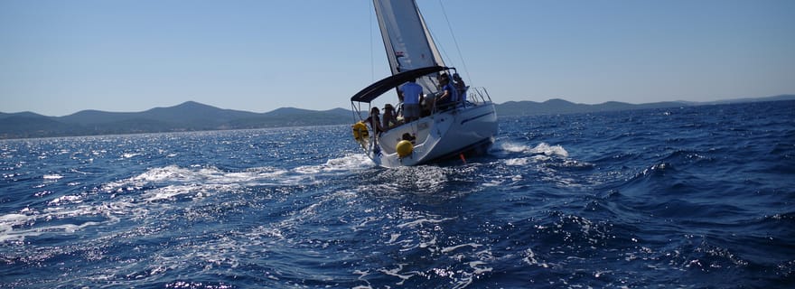 Au départ de Zadar : Excursion privée d'une demi-journée à la voile