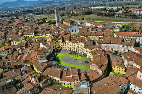 Lucca: Self-Guided Tour by Bike