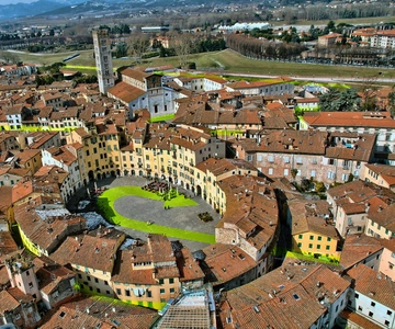 Lucca: Self-Guided Tour by Bike