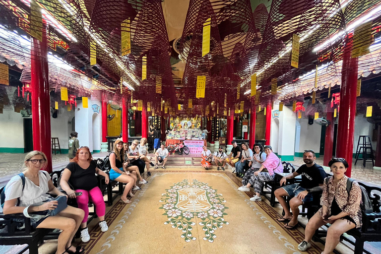 Ciudad Antigua de Hoi An: paseo en barco, farolillos y tour gastronómico callejeroDesde Hoi An/DaNang con comida callejera