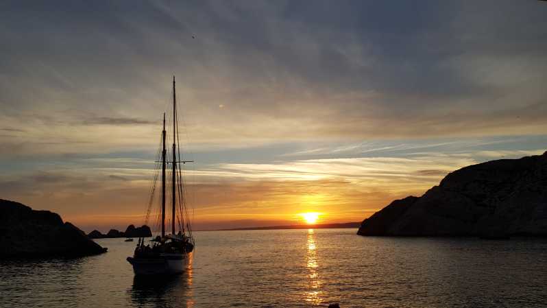 Marsiglia: crociera in barca a vela al tramonto con cena e bevande
