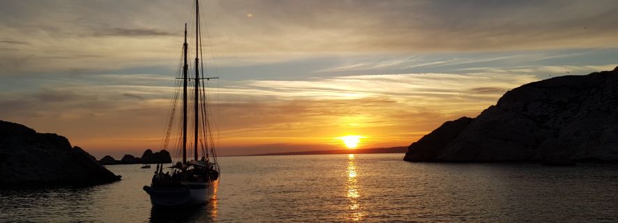Marseille: Sunset Sailing Cruise with Dinner and Drinks