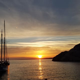 Marseille: Sunset Sailing Cruise with Dinner and Drinks