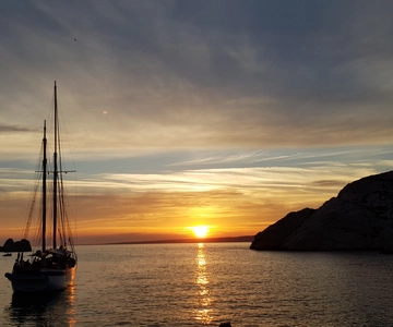 Marseille: zeilcruise bij zonsondergang met diner en drankjes