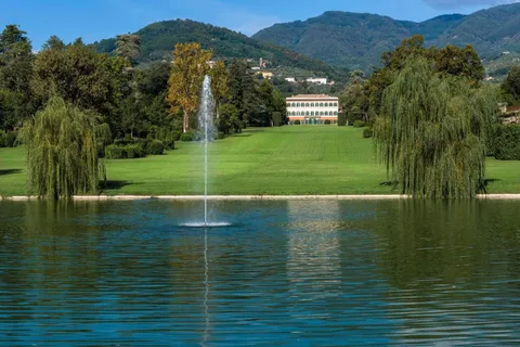 Lucca: Self-Guided Bike Tour to Villa Reale