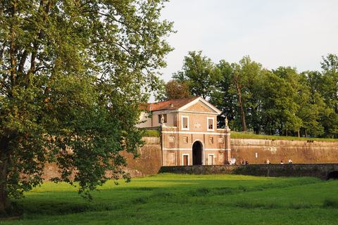 From Lucca to Pisa: Self-Guided Bike Tour Tour with E-bike