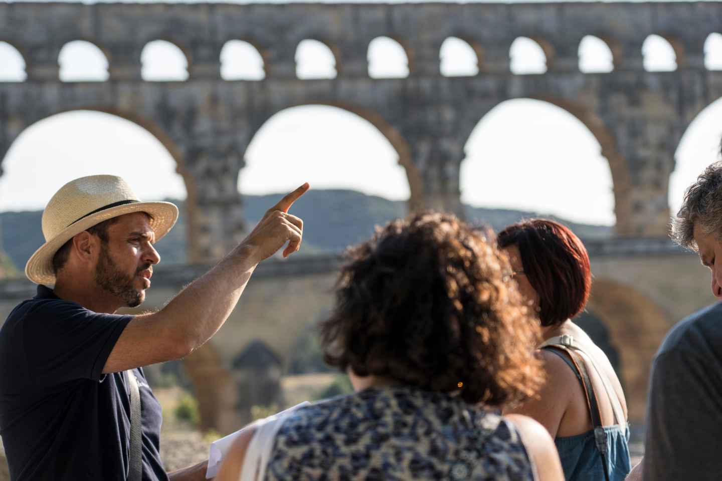 アヴィニョン発 ポン・デュ・ガール サン・レミ・レ・ボー 半日ツアー