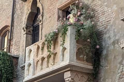 Discover Verona: City HIghlights Guided Walking Tour