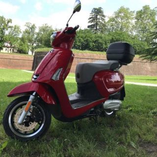 Lucca: 1 Day Vespa and Scooter Rental