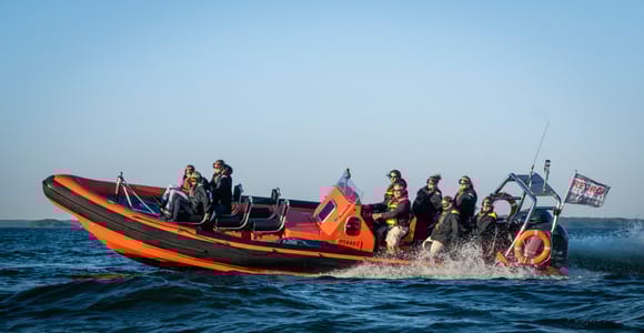 Helsinki: Geführte RIB-Bootstour durch die Stadt und die äußeren Inseln