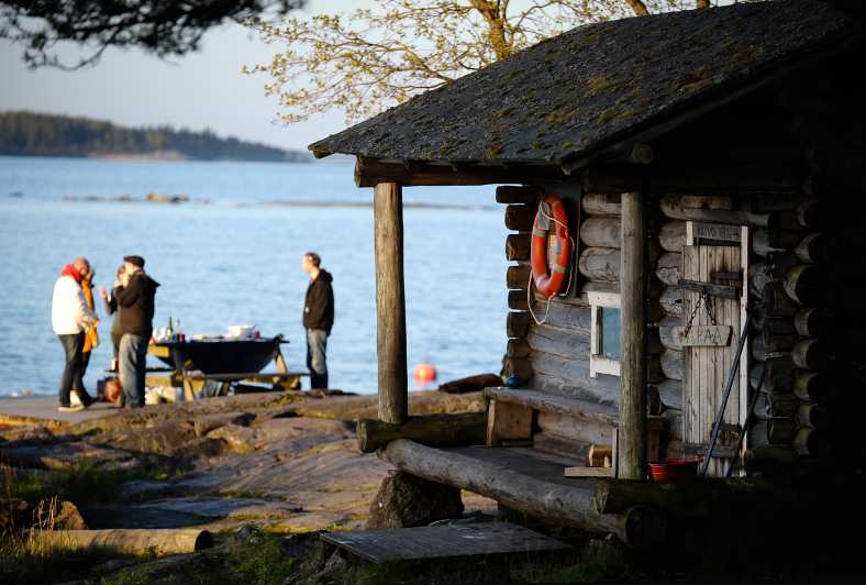 Helsinki: giro in barca RIB dell'arcipelago con pranzo barbecue e sauna