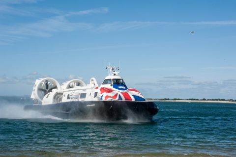 Portsmouth: voo de hovercraft para a Ilha de Wight