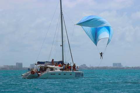 Full-Day Sail in Luxurious Catamaran to Isla Mujeres