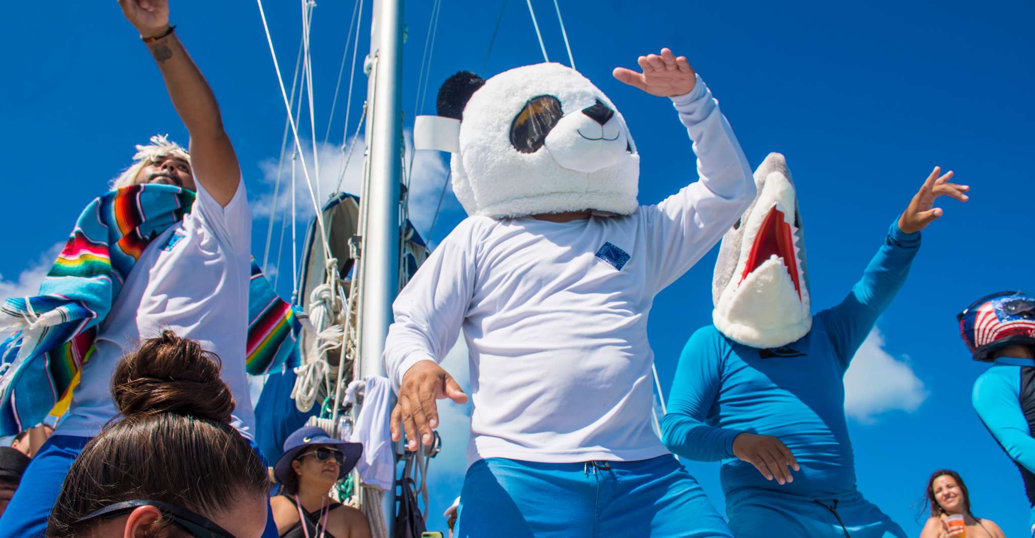 Voile d'une journée complète en catamaran luxueux à Isla Mujeres - Hizvo