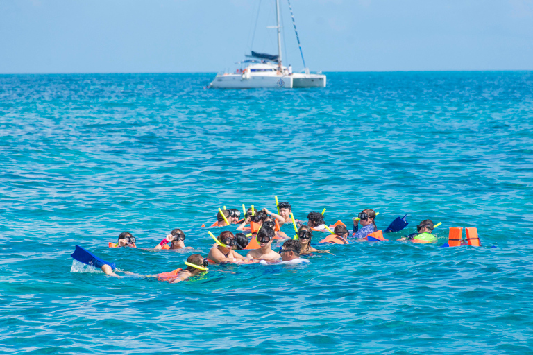 Full-Day Sail in Luxurious Catamaran to Isla Mujeres