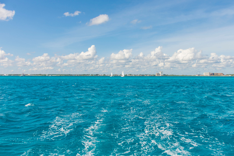 Full-Day Sail in Luxurious Catamaran to Isla Mujeres