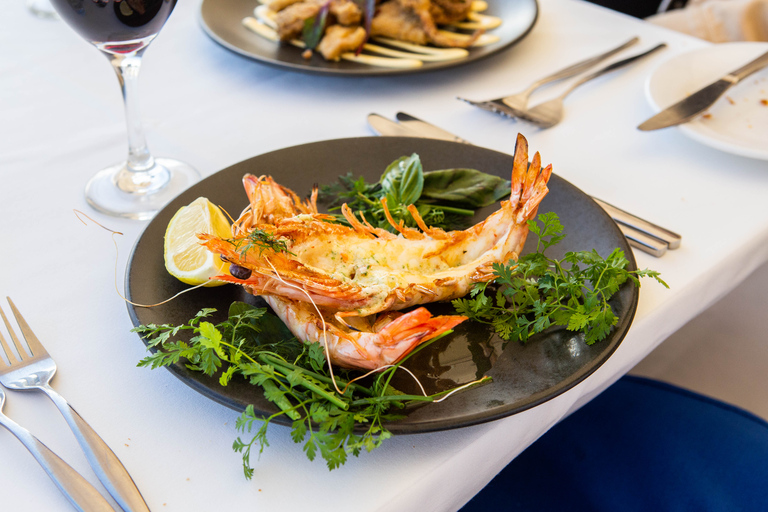 Sydney Harbour: Luxury Multi-Stop Lunch Cruise