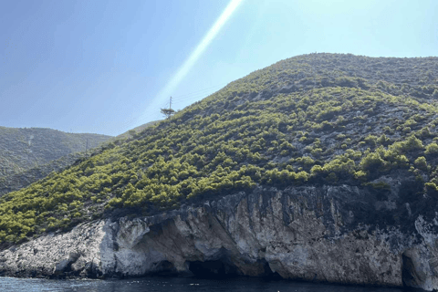 Zante: Crucero por la isla y las tortugas en EuroskyNaufragio Cuevas Azules e Isla de las Tortugas Cuevas Ceri