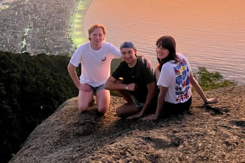 Rio de Janeiro: Dois Irmãos Sunrise Hike with Pickup