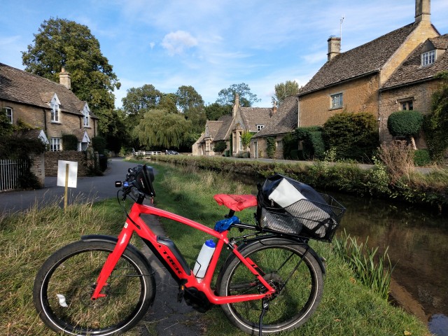 Visit Cotswolds Full-Day Electric Bike Tour in Burton-on-the-Water