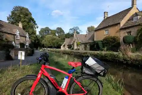 Cotswolds: Excursão de 1 dia em bicicleta elétrica