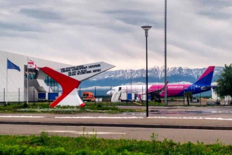 Kutaisi: traslado privado del aeropuerto a TiflisTraslado privado del aeropuerto de Kutaisi a Tbilisi
