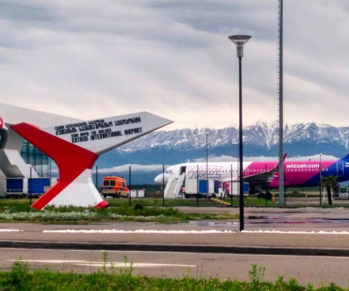 Kutaisi: Traslado privado del aeropuerto a Tiflis