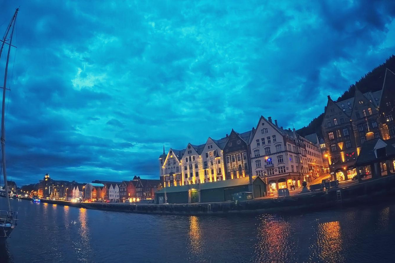 Bergen's Schemermagie: Een AvondavontuurBergen: privé wandeltour in de vroege avond